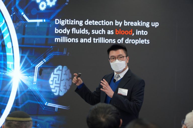 Professor Anderson Shum, Professor of Department of Mechanical Engineering and the Managing Director of Advanced Biomedical Instrumentation Centre of Health@InnoHK delivered the Inaugural Tech Talk with the theme “digitization”